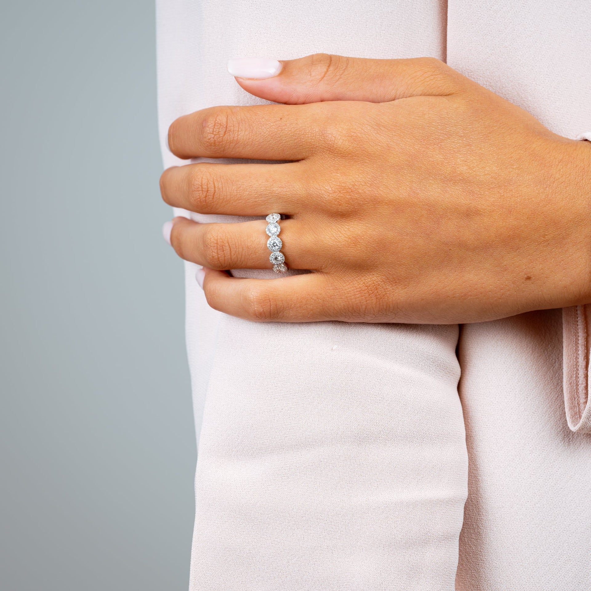 Collection Hemsleys 14K Bandeau de cinq pierres de diamant