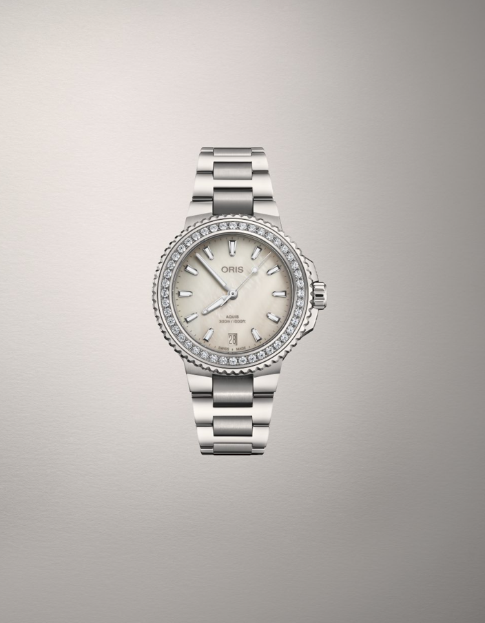 Oris Aquis Date Diamonds REF#73377924956-0781905P (White MOP Dial / 36.5mm)