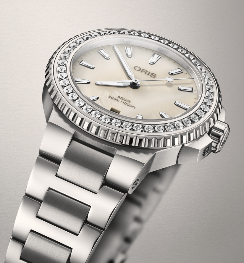 Oris Aquis Date Diamonds REF#73377924956-0781905P (White MOP Dial / 36.5mm)