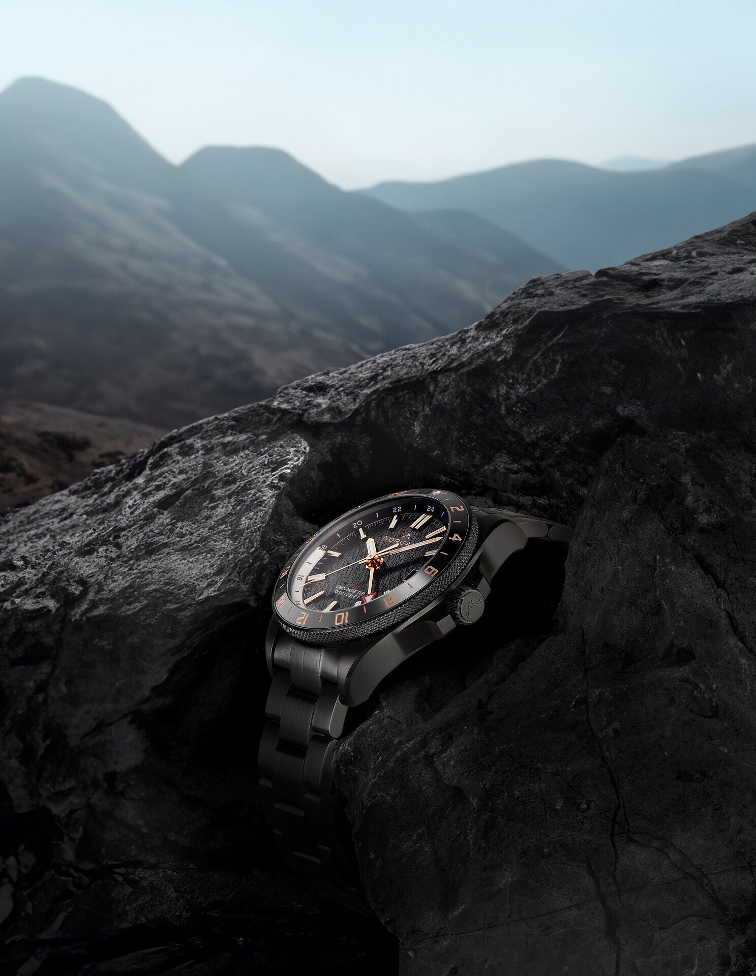 Norqain Adventure Neverest GMT Glacier Auto (Cadran noir / 41mm)