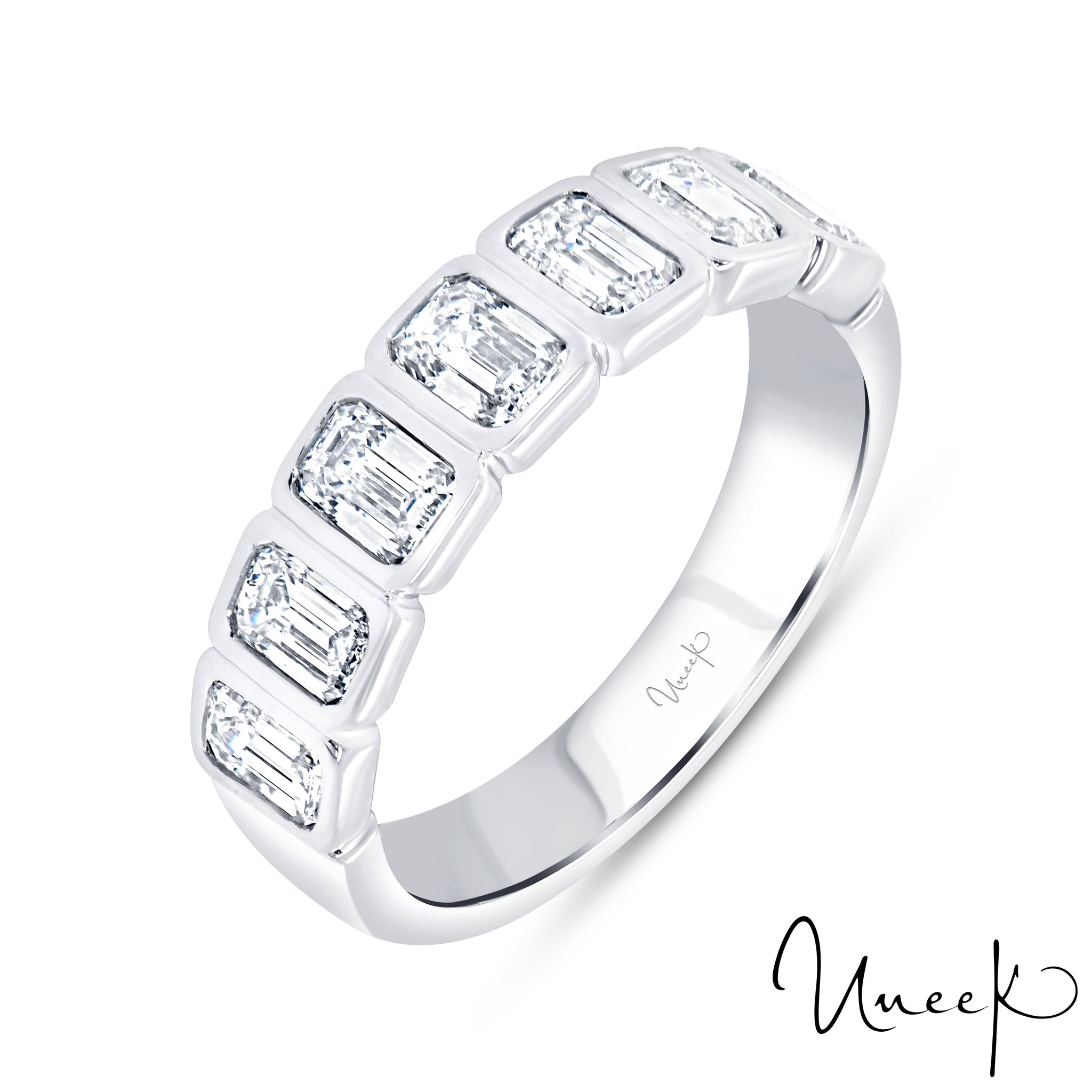 Uneek 18KW Emerald Cut Diamond Bezel Set Eternity Ring (bague d'éternité)