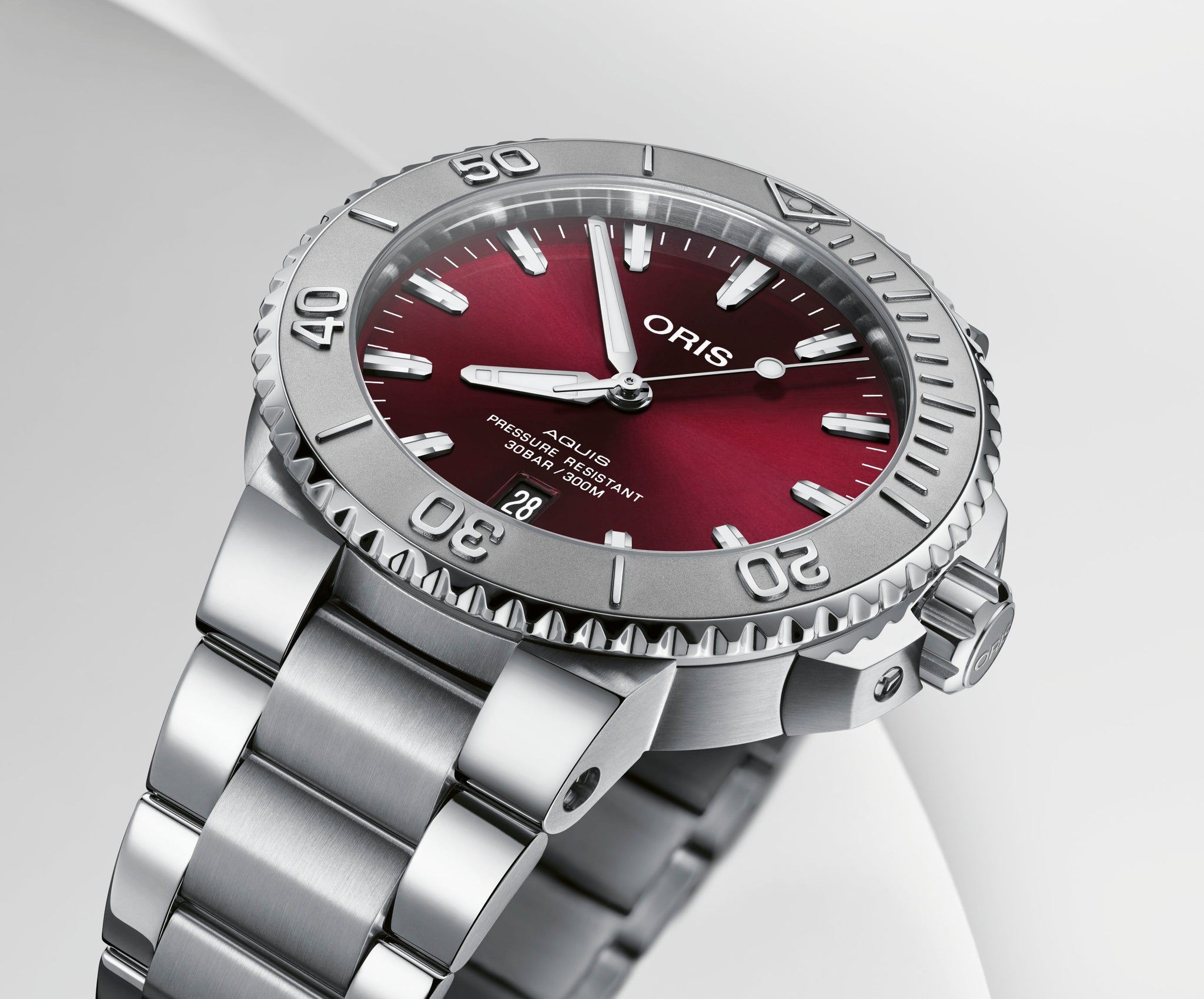 Oris Aquis Date Automatic (cadran cerise / 43.5mm)