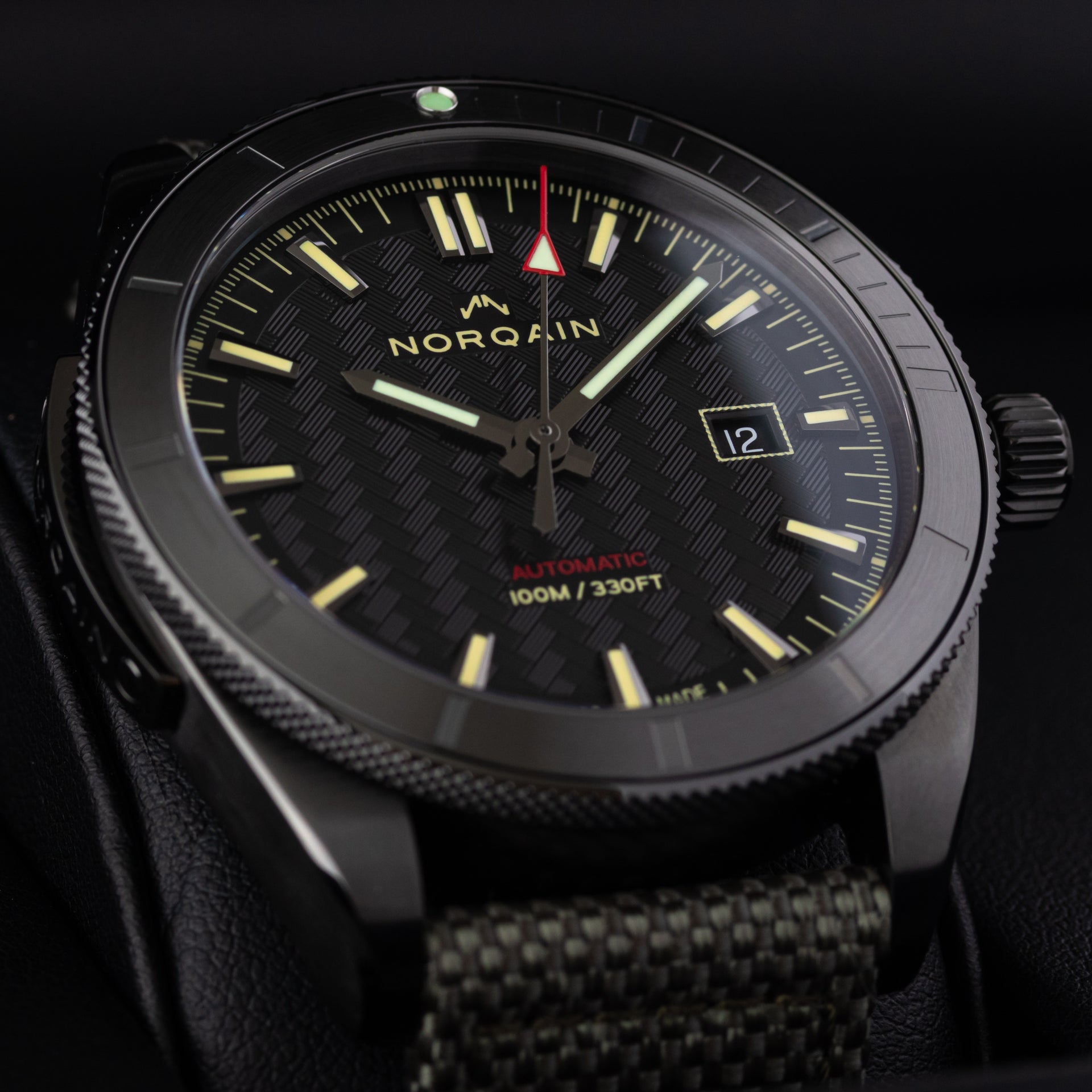 Norqain Adventure Sport Auto (cadran noir / 42mm / boîtier DLC)