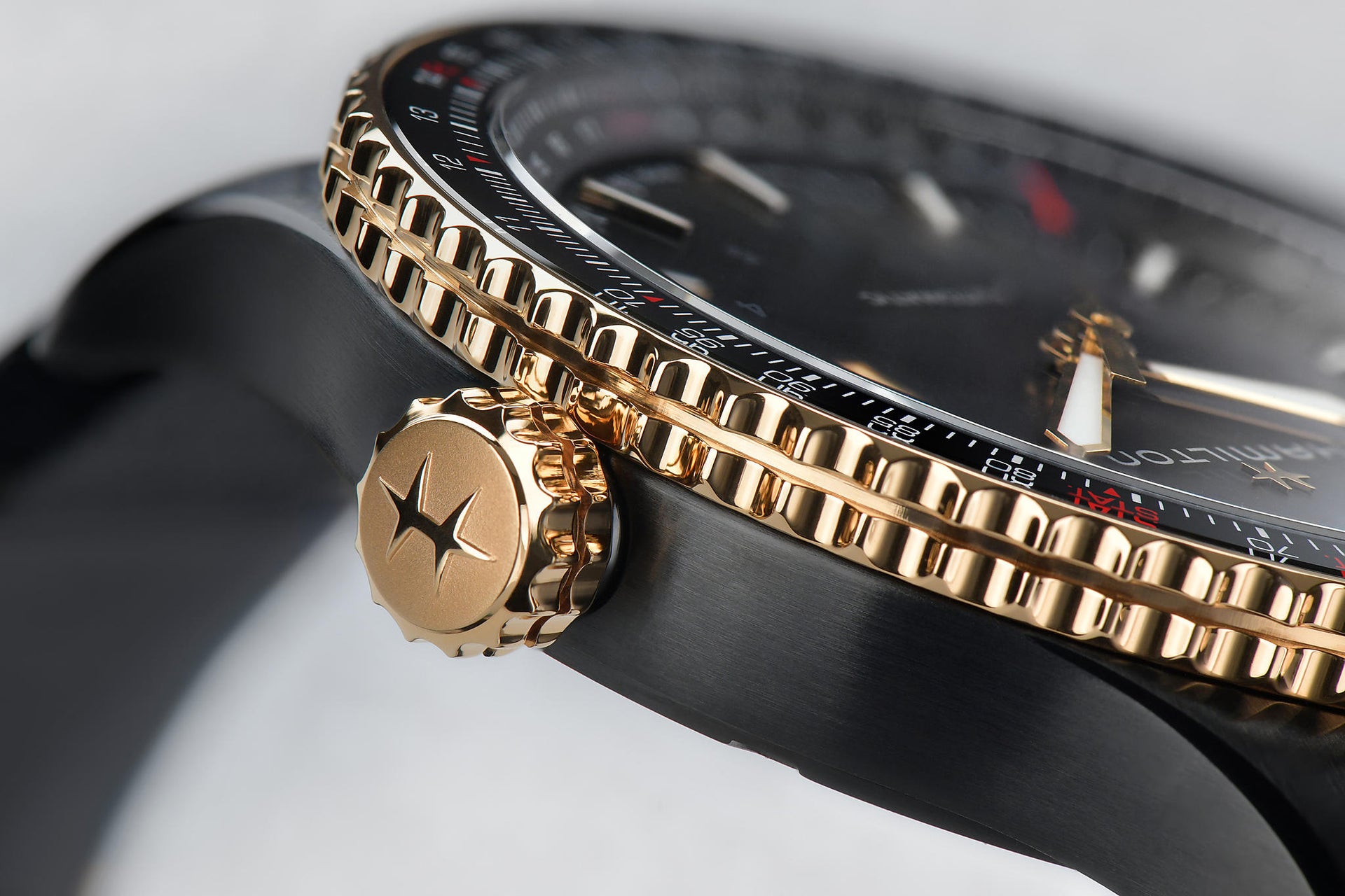 Hamilton Khaki Aviation Converter Auto (cadran noir / 42mm / accents roses)