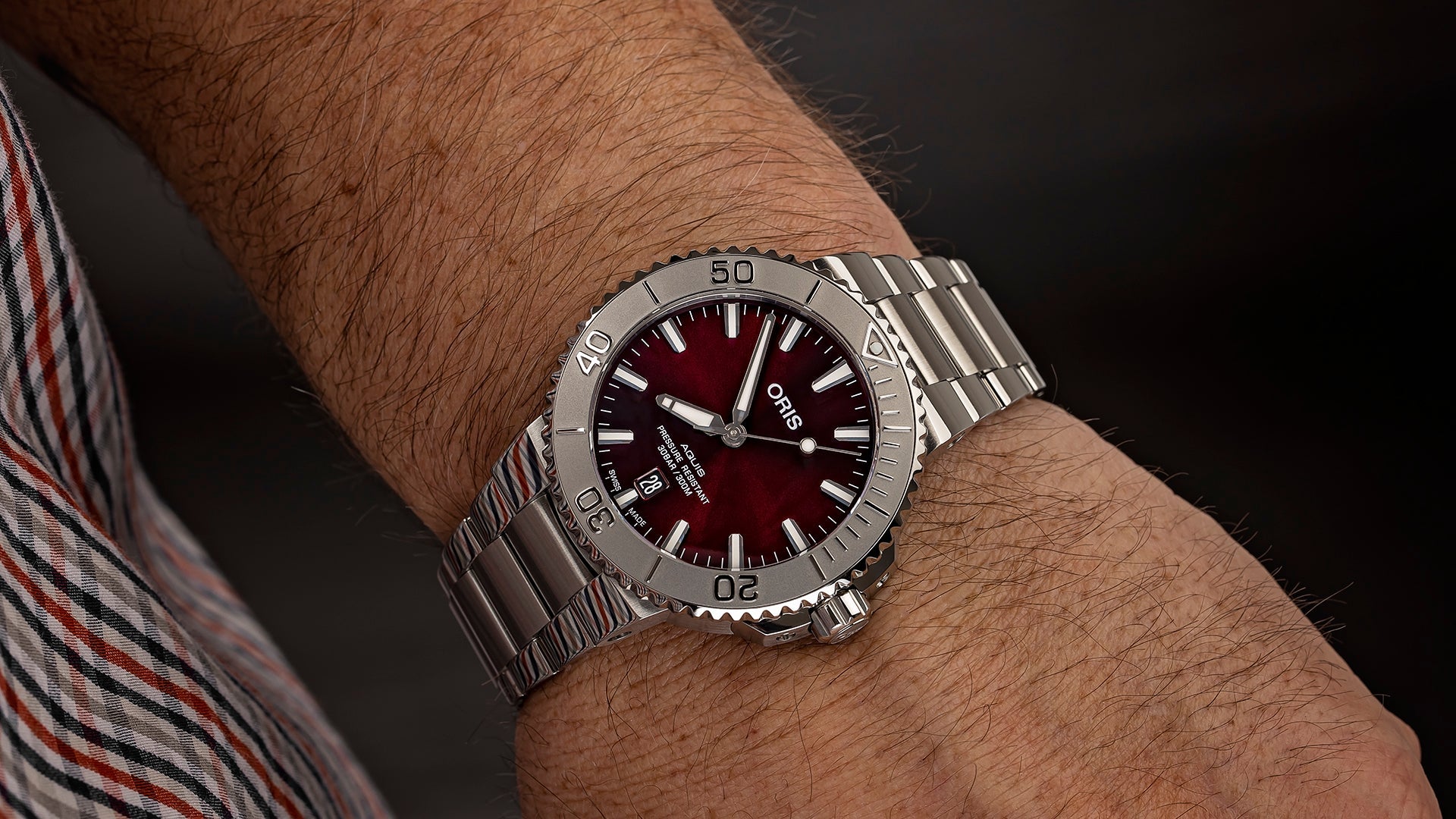 Oris Aquis Date Automatic (cadran cerise / 43.5mm)