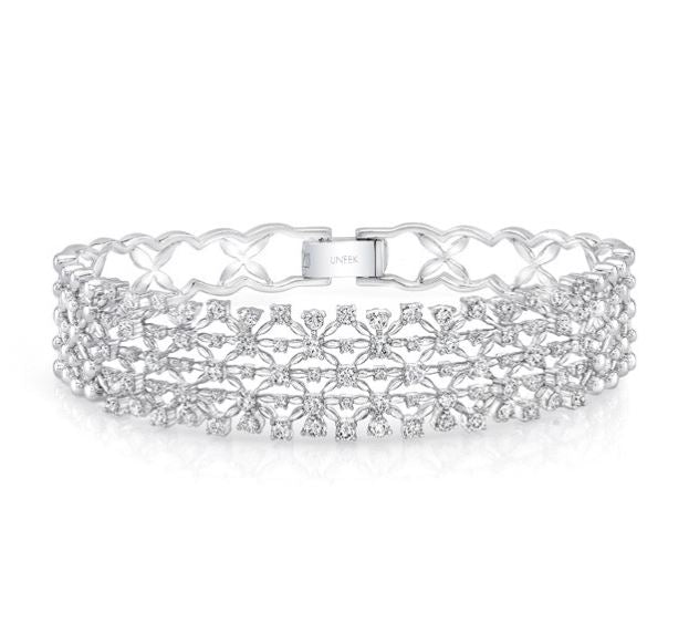 Bracelet anglais à large ouverture en dentelle et diamants 18 carats