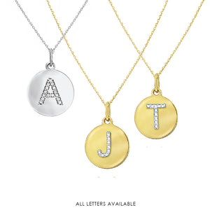 Collier initial de lettres de la collection Hemsleys, 14K, avec un grand disque en diamant